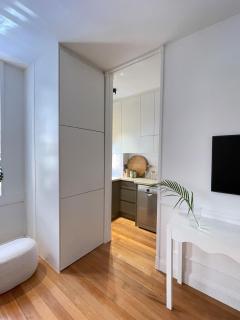 Tara, Art deco chic, Elizabeth Bay - 1