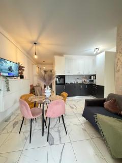 Lucas Apartments 1&2 Bdm near Palas Mall with Park - 1