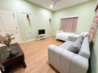 Deliana s Homestay -  - 9