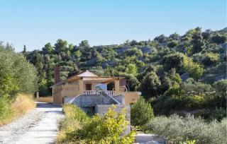 Cozy Home In Supetar With Wifi - 4