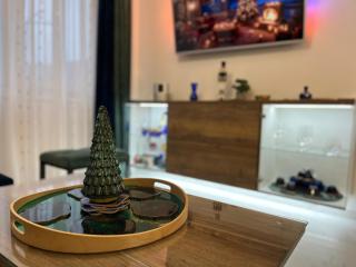 La Luna Premium Deluxe Apartment with Pool & Jacuzzi, Bikes and Covered Parking - 4