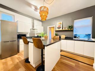 Stunning 3-Bed Games Room Manchester - 9