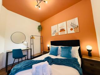 Stunning 3-Bed Games Room Manchester - 8