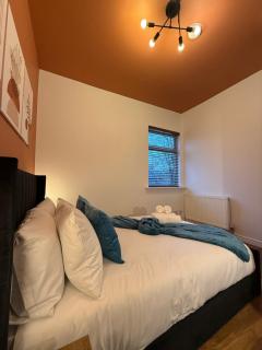 Stunning 3-Bed Games Room Manchester - 2