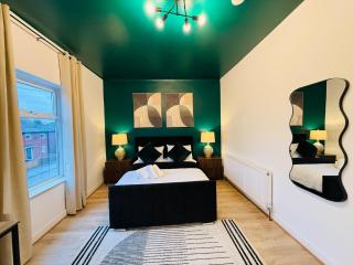 Stunning 3-Bed Games Room Manchester - 5