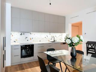 REAL Living by REFA - Modern Haven 1311 - 8