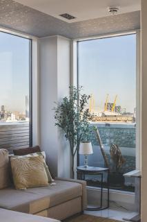 Canary Wharf Retreat with Free Secure Parking - 7