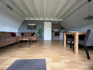 Heggenmus I Huisje met Haard in de Tuin - 0