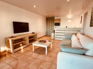 Lodge Orchidée de la Villa La Palmira - Vue Mer Caraïbes - Jacuzzi Privé - Accès Piscine 5x9 - Lit King Size 180 - Climatisation - 4 étoiles - Proche commodités - TV connectée - Internet fibre - Proche Plage - 1