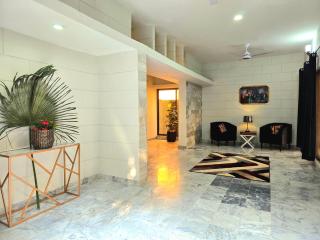 Amber Wood By Luxurious Landing - 6