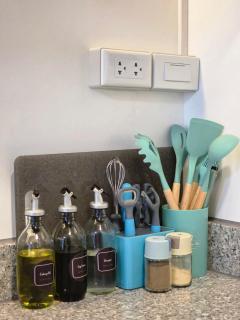 Coastal Themed Condo Near Malls, Airport & Downtown - 4