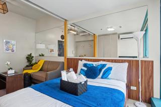 BGC High Rise, Uptown Mall Link, 5G WiFi, Pool, Ste 19 - 1