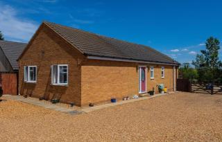 Countryside 2 Bed Bungalow with Stunning Views - 5