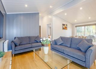 Elton Furze Retreats - 1