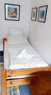 Tripplezimmer mit Garten, Kicker und Grill - 9