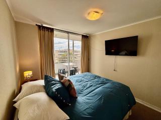 Amplios espacios en céntrica avenida - 8