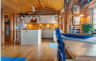 Awesome Home In Skjærhalden With House A Panoramic View - 4