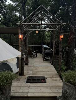 Cozy Bell Tent Retreat with Oak Bar Deck near Nature Trails, Honey Grove, TX - 6