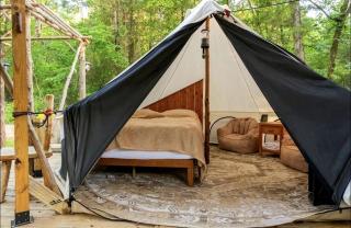 Cozy Bell Tent Retreat with Oak Bar Deck near Nature Trails, Honey Grove, TX - 7