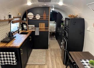 Luxurious Remodeled Airstream with Wraparound Deck and Spa near Honey Grove, Texas - 9