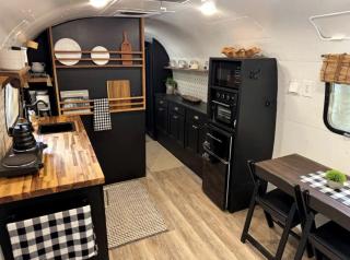 Luxurious Remodeled Airstream with Wraparound Deck and Spa near Honey Grove, Texas - 4