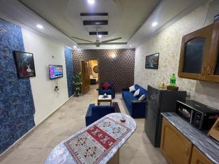 Stylish 1-Bedroom Suite with Balcony F-11 Markaz Park View - 4