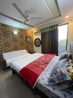 Stylish 1-Bedroom Suite with Balcony F-11 Markaz Park View - 0