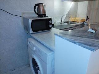 White Tower Cozy Studio OYR1 - 3