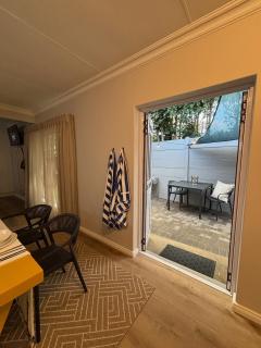 Feathers Garden Apartment - 7