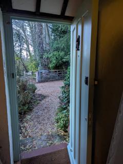 Charming 13th-C Oast House Idyllic Country Escape - 2