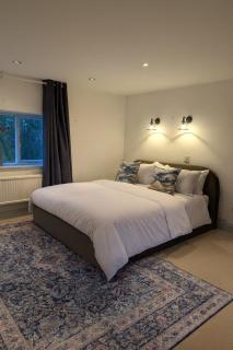 Charming 13th-C Oast House Idyllic Country Escape - 1