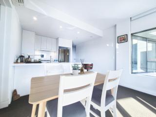 Sunlit Horizon Escape 2BR w Parking in Olympic Park - 4
