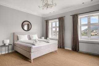 Elegant Historic Villa - Stunning Views - 8