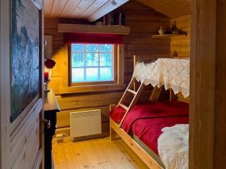 Enjoy Days In Traditional Log Cabin - 4