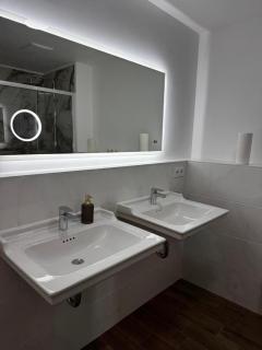 East-Riverside Boardinghouse - 4