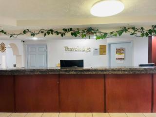 Travelodge by Wyndham Sellersburg - 6