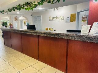 Travelodge by Wyndham Sellersburg - 7