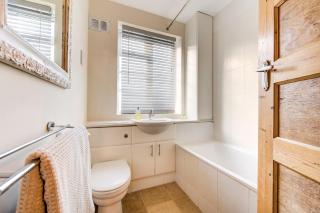 Modern flat near Pitshanger Park - 6