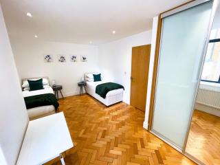 Beautiful Apartment In The Heart of Chelmsford - 1