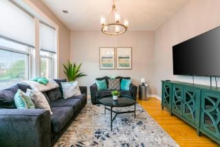 Logan Sq 4BR - Free Parking - Near Nightlife & DT - 0