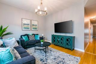 Logan Sq 4BR - Free Parking - Near Nightlife & DT - 7