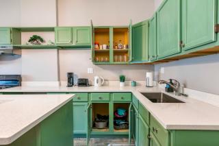 Logan Sq 4BR - Free Parking - Near Nightlife & DT - 3