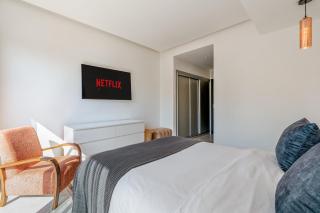 Modern Golf Retreat Heated Pool & Free breakfast - 9