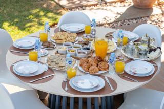 Modern Golf Retreat Heated Pool & Free breakfast - 4