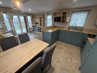 Sunnymede B10 - Hot tub caravan - 0