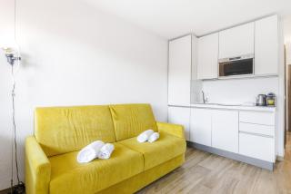 Hostdomus - Yellow Suite - 4