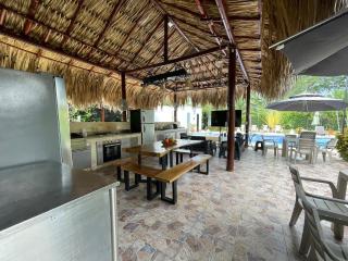 Villa with pool, jacuzzi, Turkish bath, BBQ, kiosk, and green area - 3