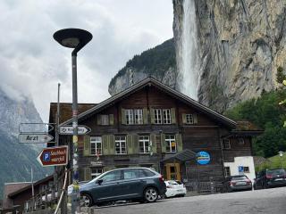 Chalet Maithili Lauterbrunnen -152-Year-Old Majestic Chalet - 8