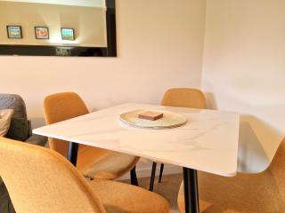 AA Mansell Close - 1