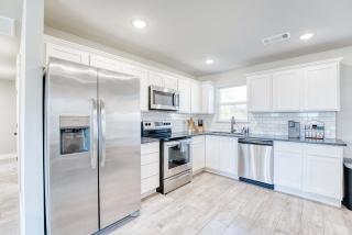 Bentonville Comfort Near Trails & Town - 9